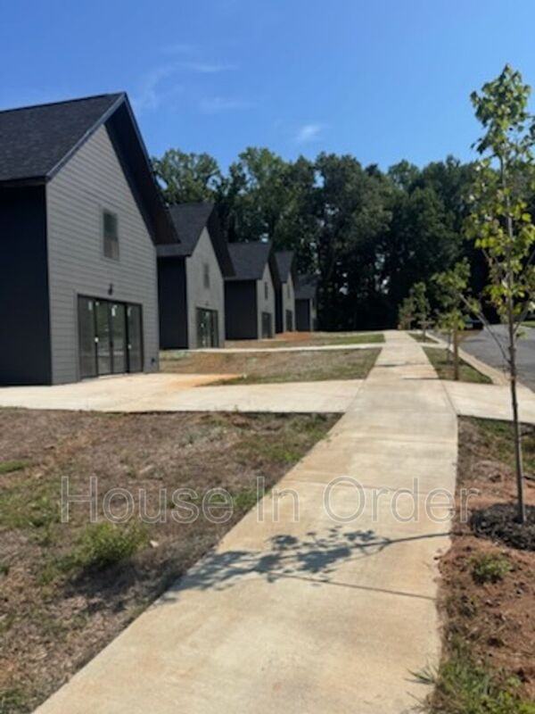 199 Cowan St - Photo 2 of 8