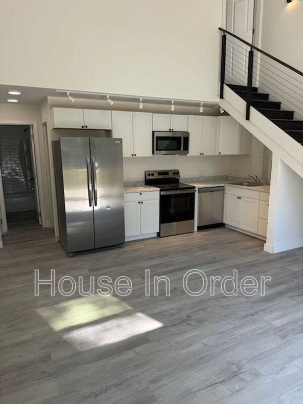 199 Cowan St - Photo 3 of 8