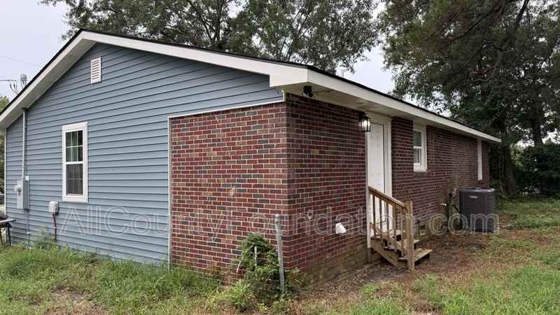 212 Ellen St - Photo 4 of 20