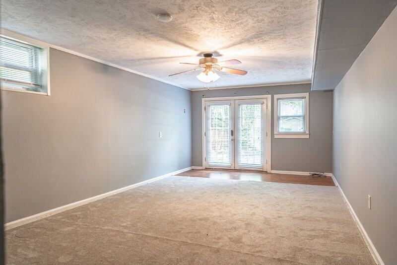 555 N Leak St #B - Photo 3 of 18