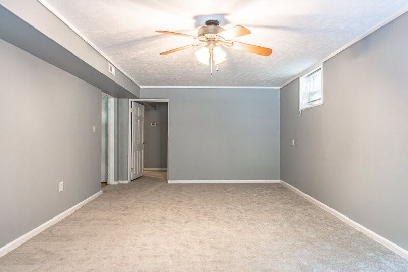 555 N Leak St #B - Photo 4 of 18