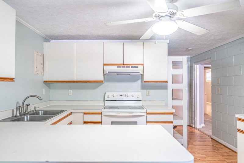 555 N Leak St #B - Photo 6 of 18
