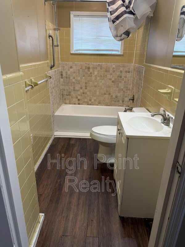 659 1st St Se - Photo 3 of 9