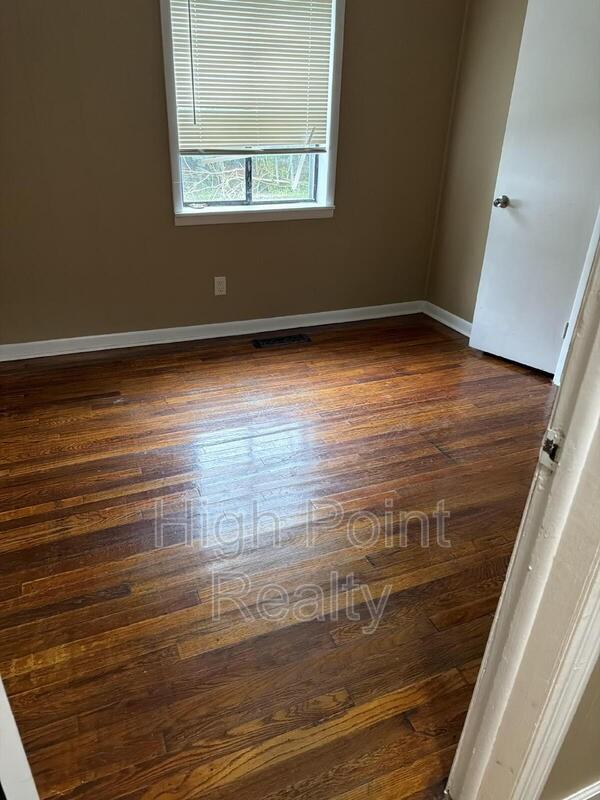 659 1st St Se - Photo 4 of 9