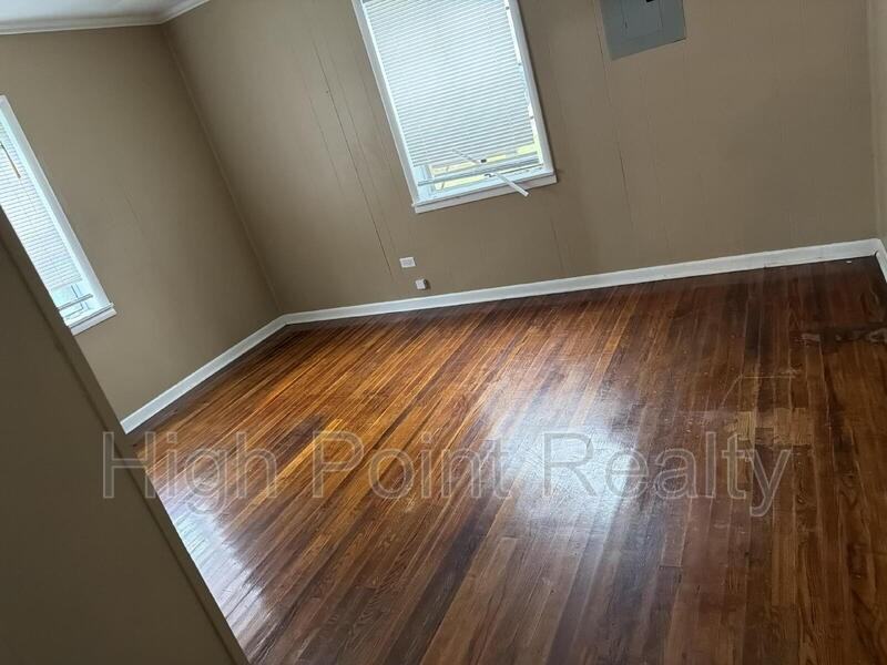 659 1st St Se - Photo 5 of 9
