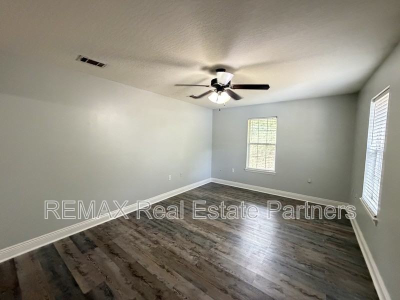 914F Wpa Rd - Photo 2 of 13