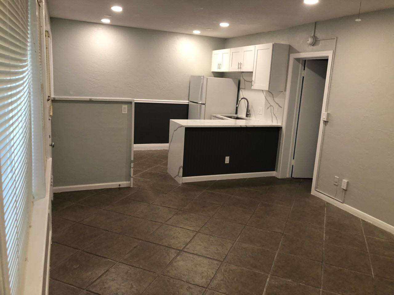 703 South Grandview Avenue - Photo 3 of 4