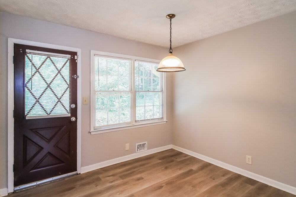 2725 Westford Ct - Photo 6 of 17