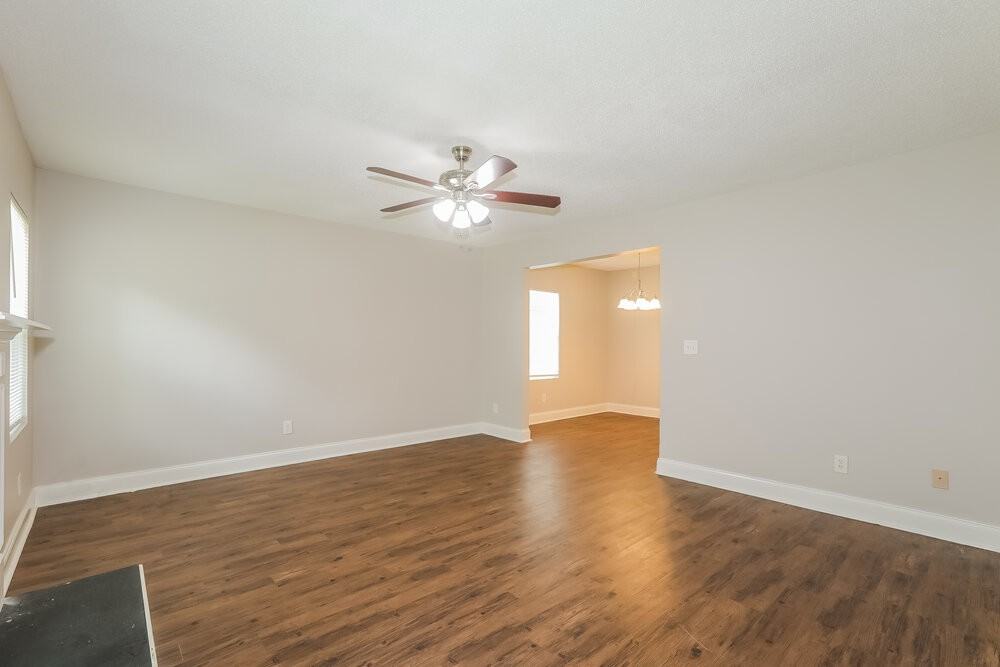 6262 Creekford Ln - Photo 4 of 17