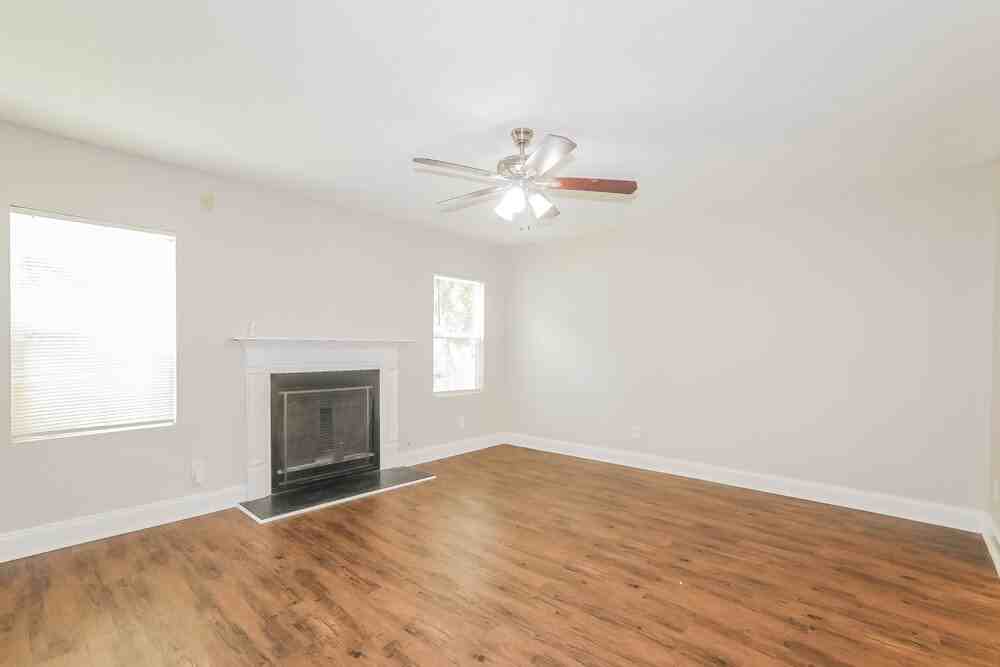 6262 Creekford Ln - Photo 5 of 17