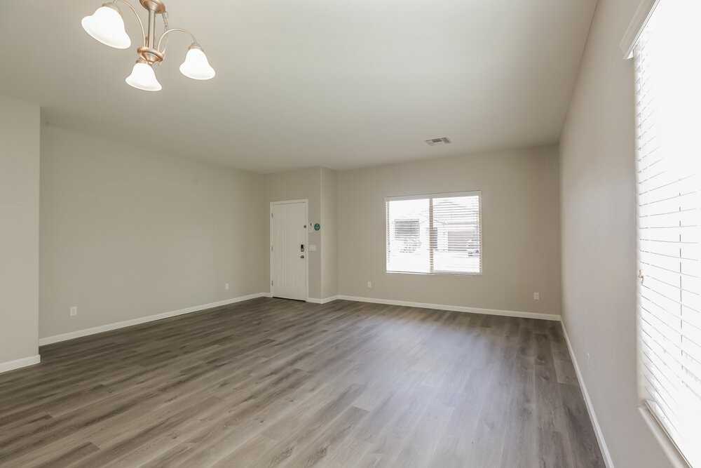 3422 W Chambers St - Photo 4 of 16