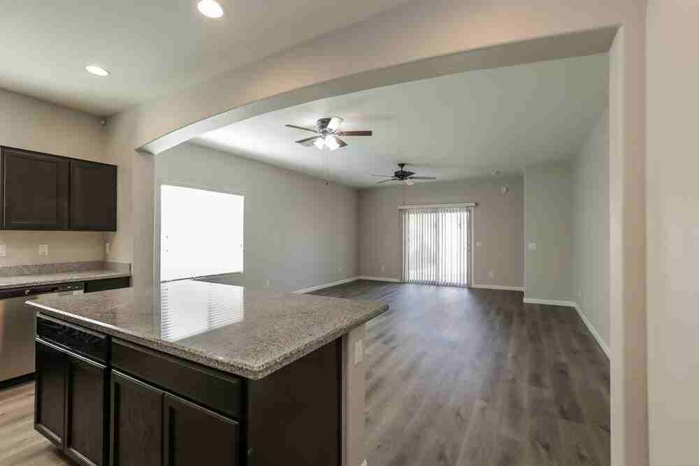3422 W Chambers St - Photo 5 of 16