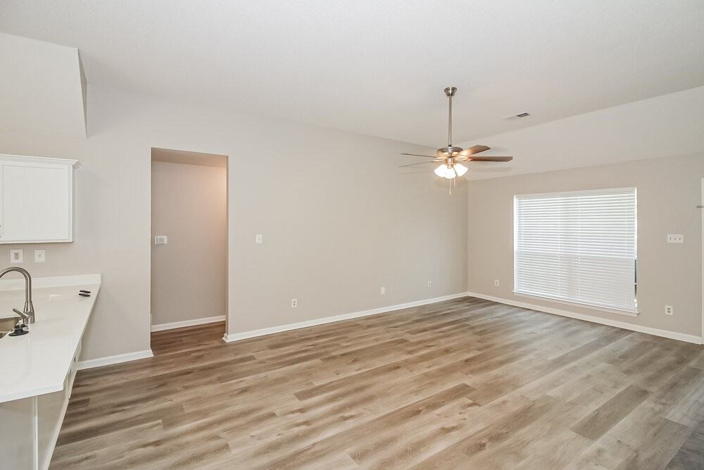 160 Garden View Dr - Photo 4 of 16