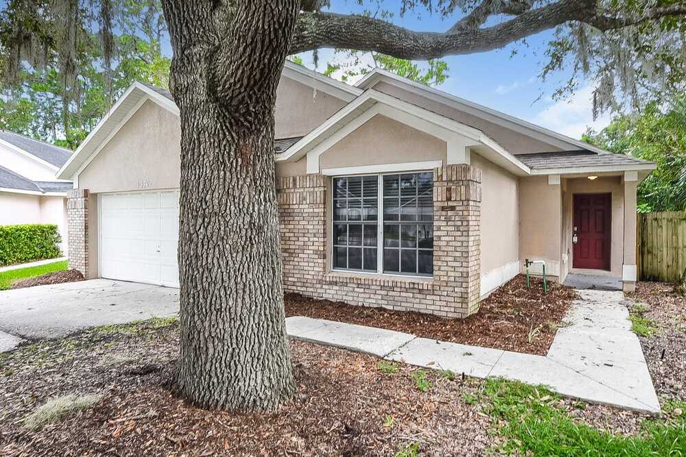 13709 Valleybrooke Ln - Photo 3 of 16