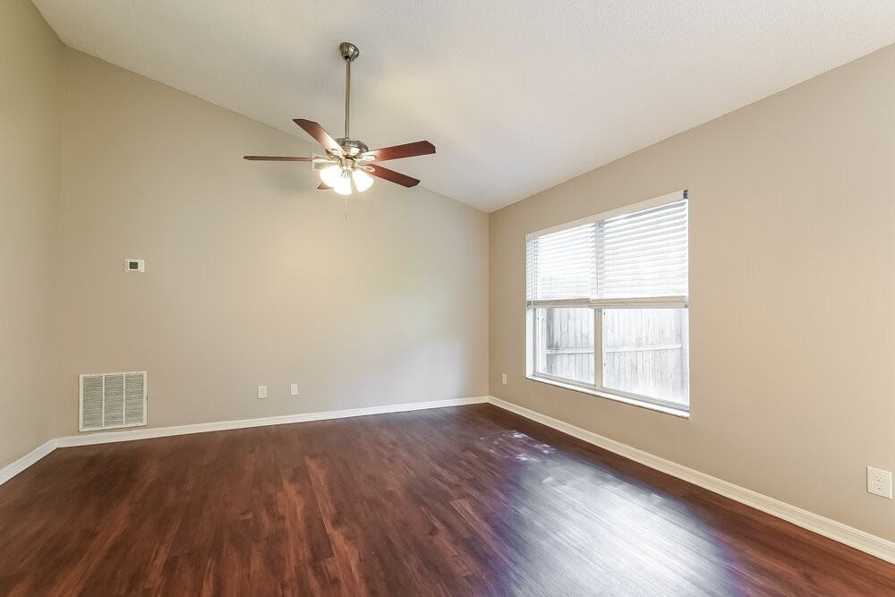 13709 Valleybrooke Ln - Photo 4 of 16