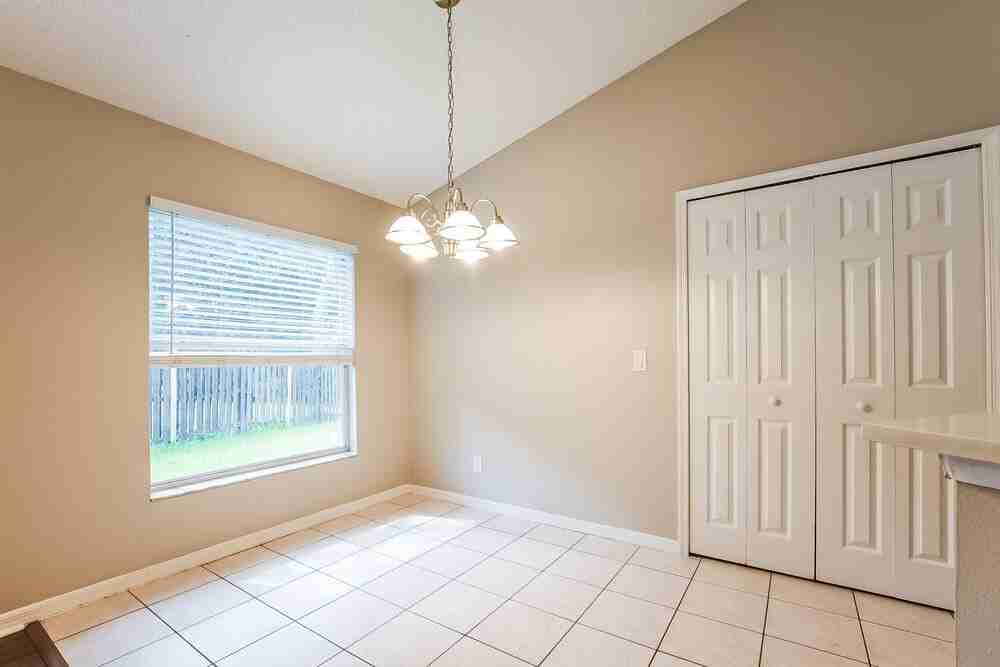 13709 Valleybrooke Ln - Photo 5 of 16