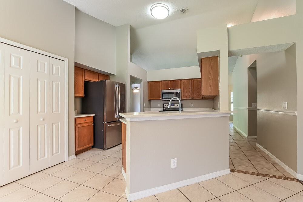 13709 Valleybrooke Ln - Photo 7 of 16