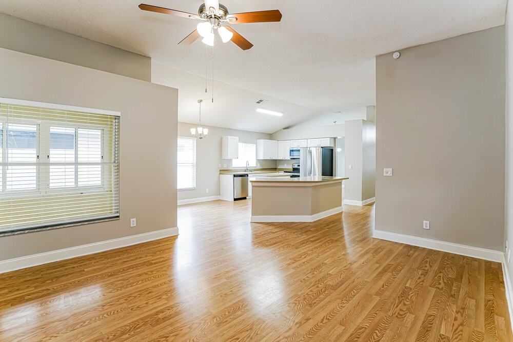 7716 Marbella Creek Ave - Photo 5 of 18
