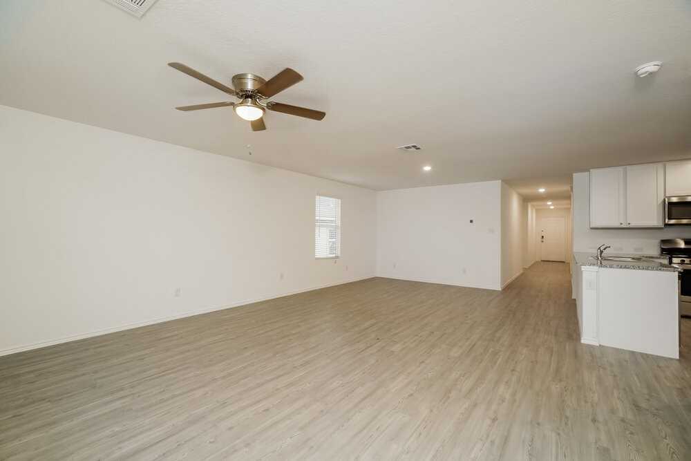 13910 Reservoir Dr - Photo 5 of 16