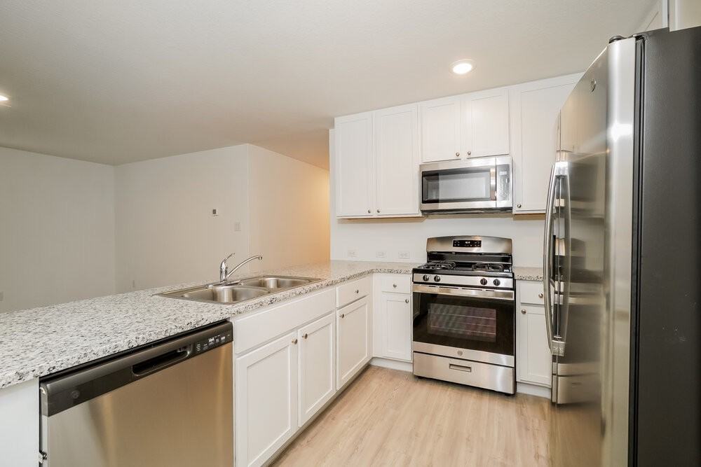 13910 Reservoir Dr - Photo 7 of 16