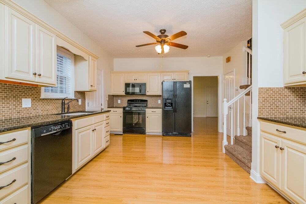 3011 Overhill Ct - Photo 5 of 18