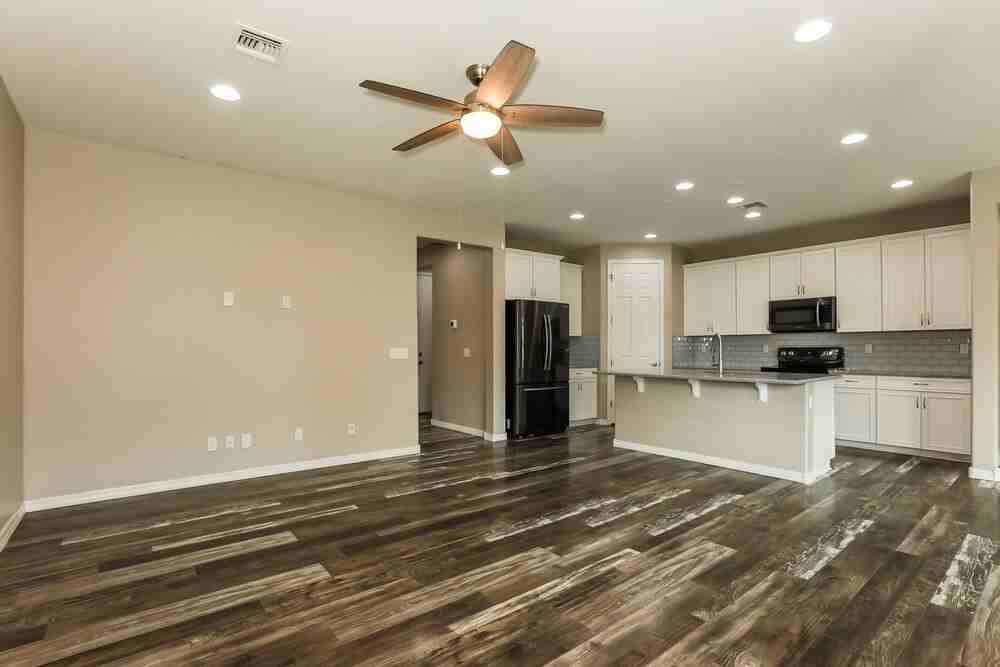 4411 W Kirkland Ave - Photo 4 of 16