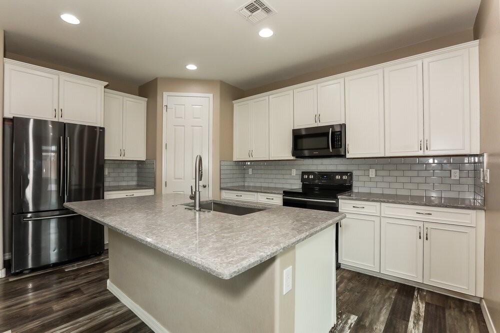 4411 W Kirkland Ave - Photo 6 of 16