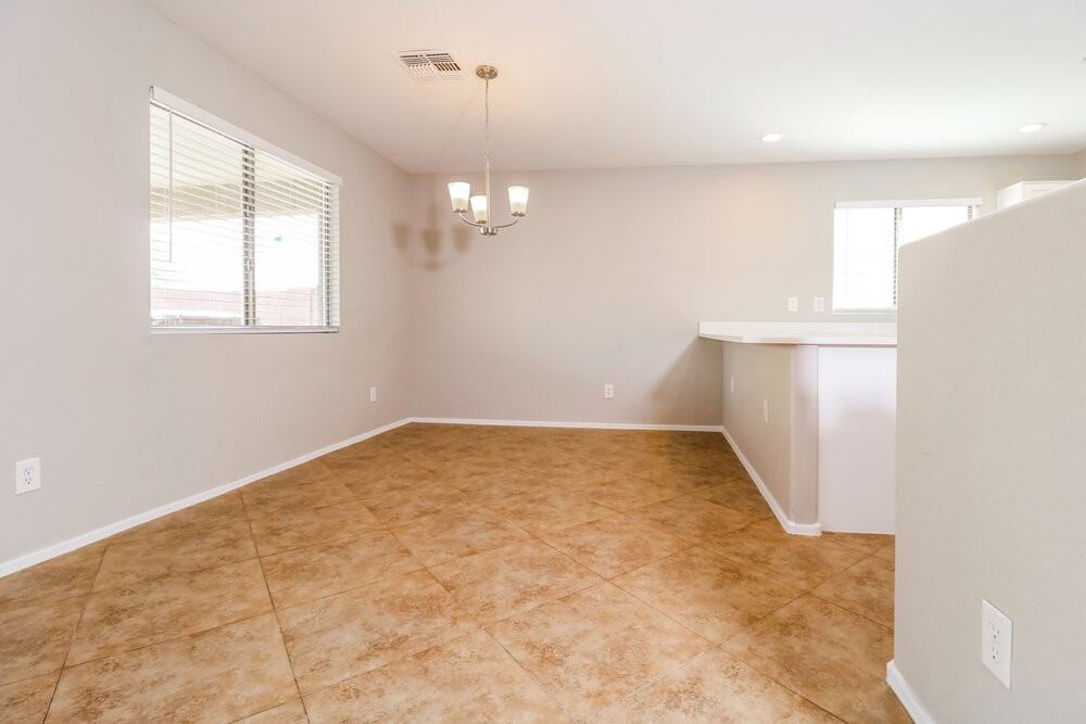21790 W Ashleigh Marie Dr - Photo 7 of 17
