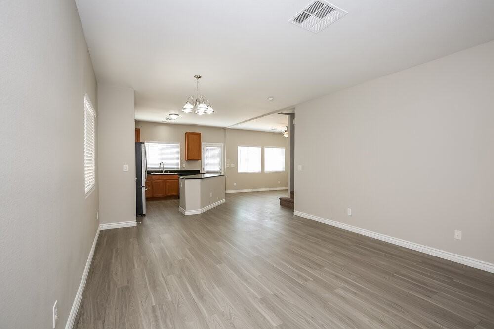 209 Sierra Breeze Ave - Photo 4 of 17