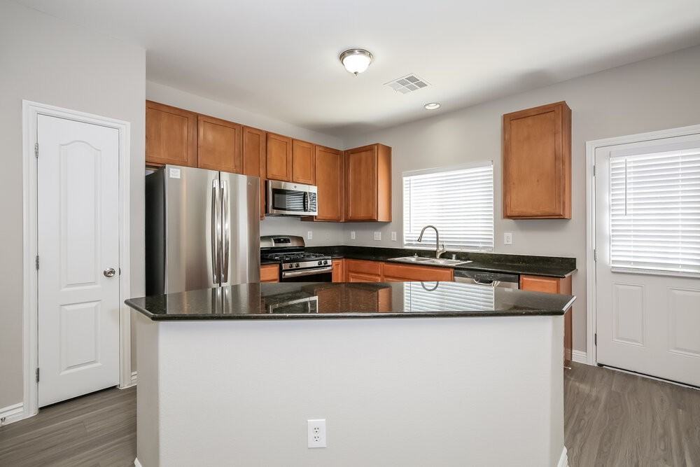 209 Sierra Breeze Ave - Photo 7 of 17