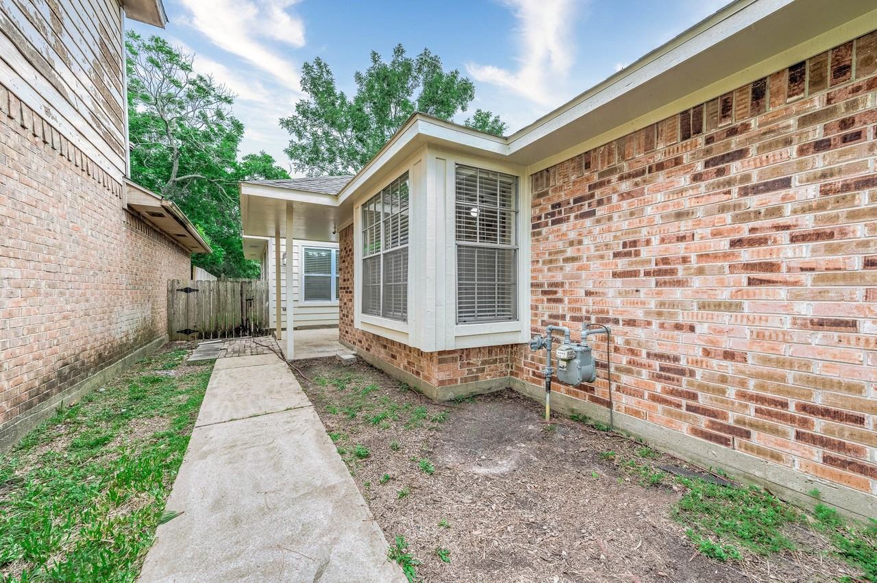 103 Avocado St - Photo 4 of 22