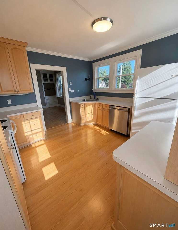 75 Lancaster Rd - Photo 3 of 13