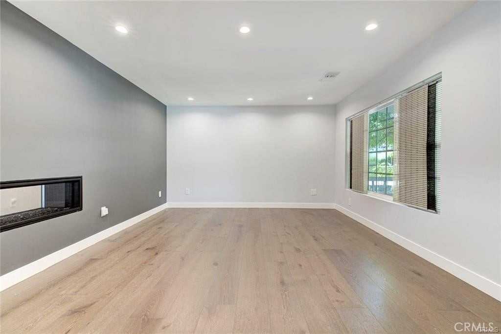 523 E Fairmount Rd - Photo 7 of 50