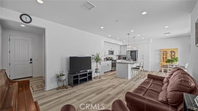 16282 Meadowhouse Ave - Photo 4 of 50