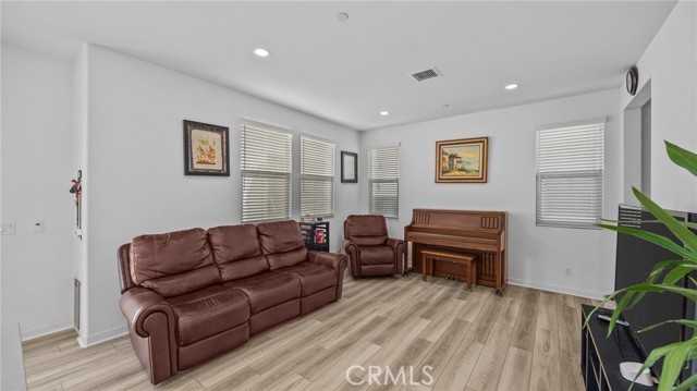 16282 Meadowhouse Ave - Photo 5 of 50