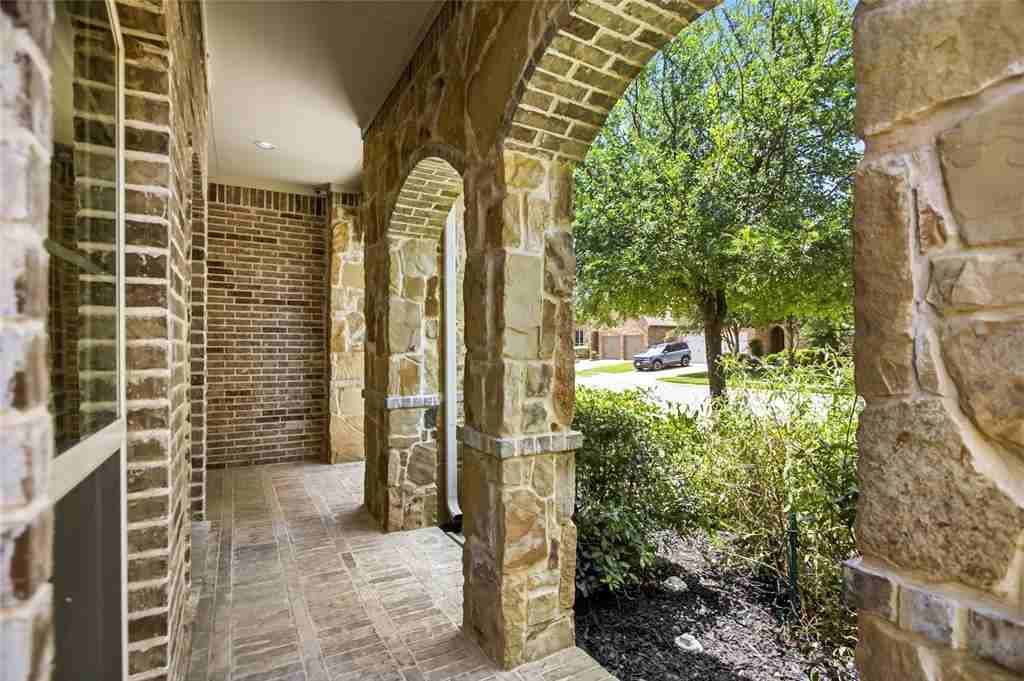1004 Edgefield Ln - Photo 3 of 39
