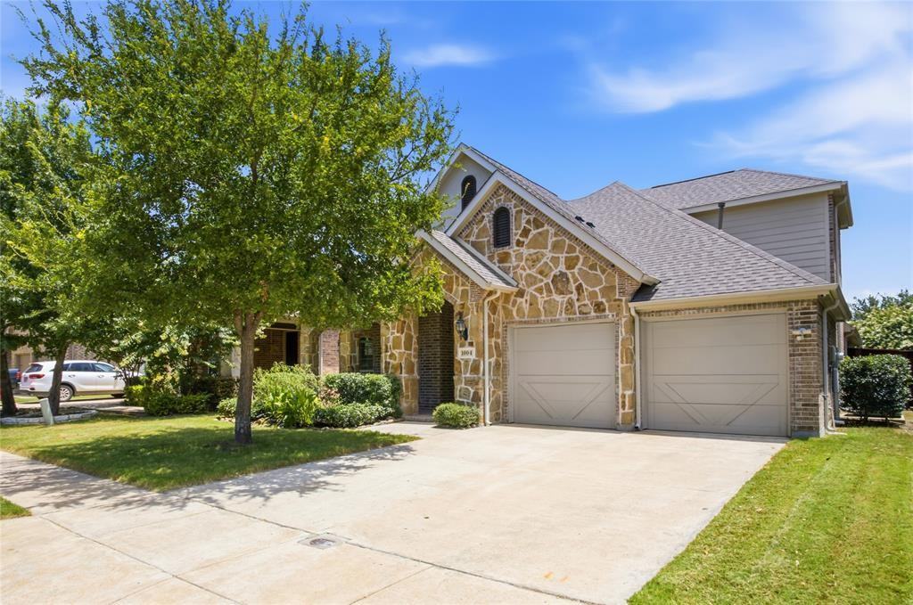 1004 Edgefield Ln - Photo 4 of 39