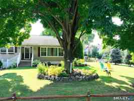 featured image of 2 Old Well Ct
