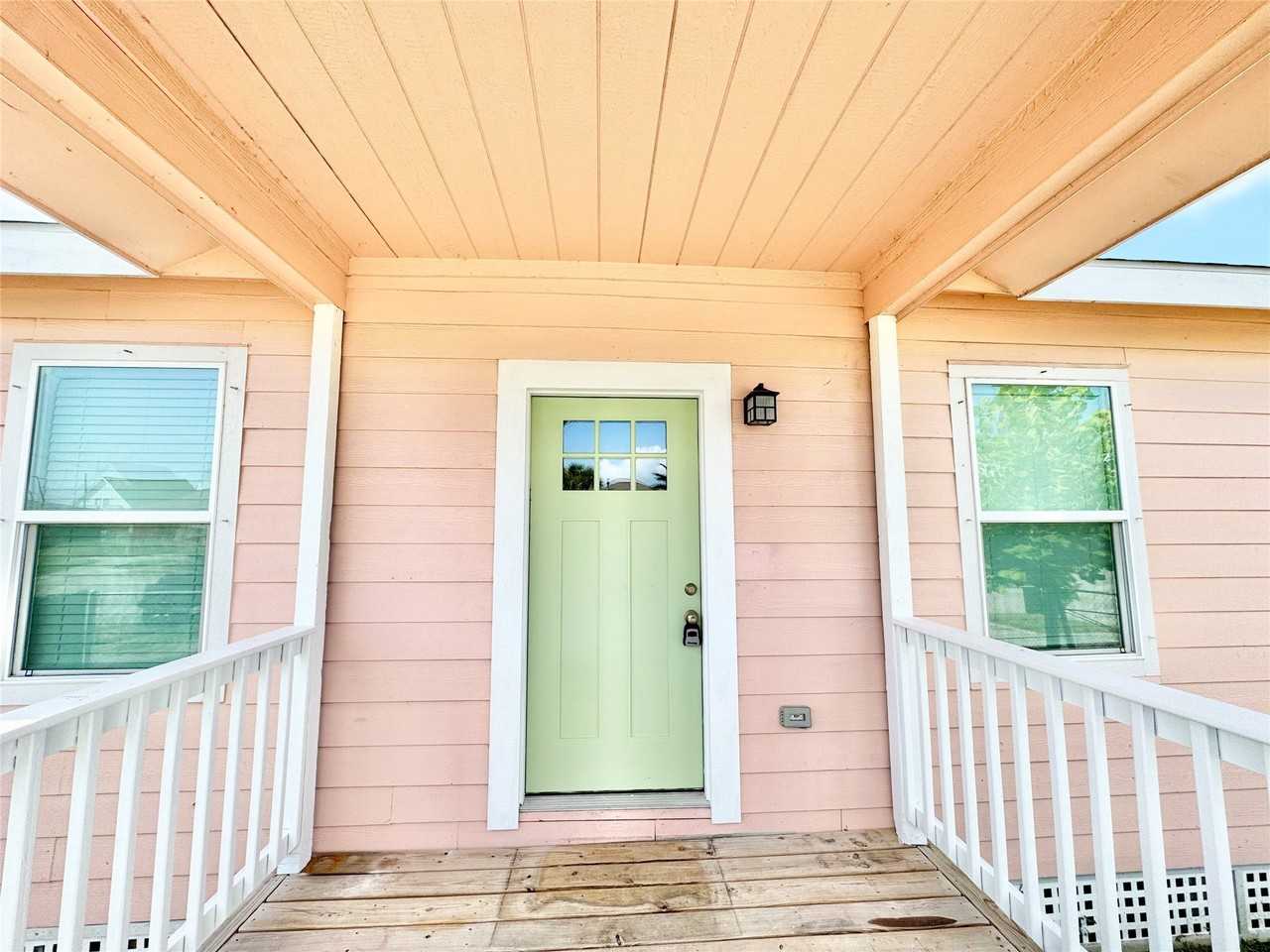 5127 Avenue L - Photo 2 of 31