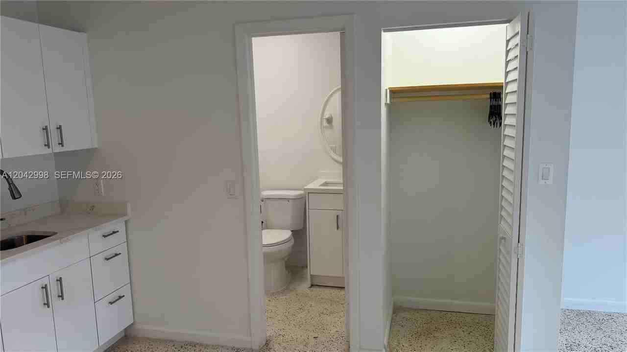 612 Nw 43rd Ct ##0 - Photo 5 of 14