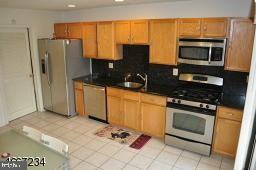 11 Woodhill St - Photo 6 of 8