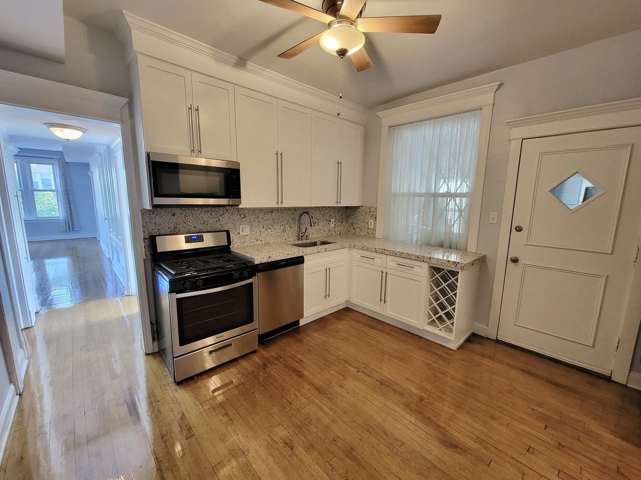4552 N Claremont Ave ##1 - Photo 6 of 25
