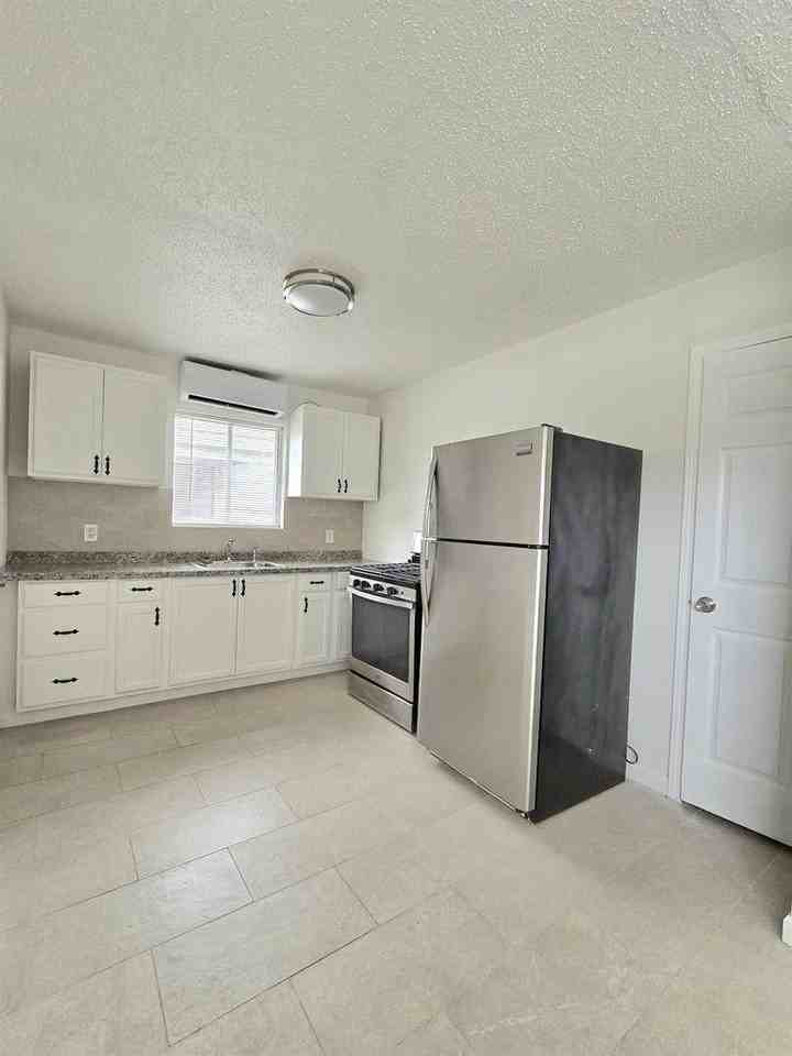 3833 Mount Pleasant St - Photo 3 of 12