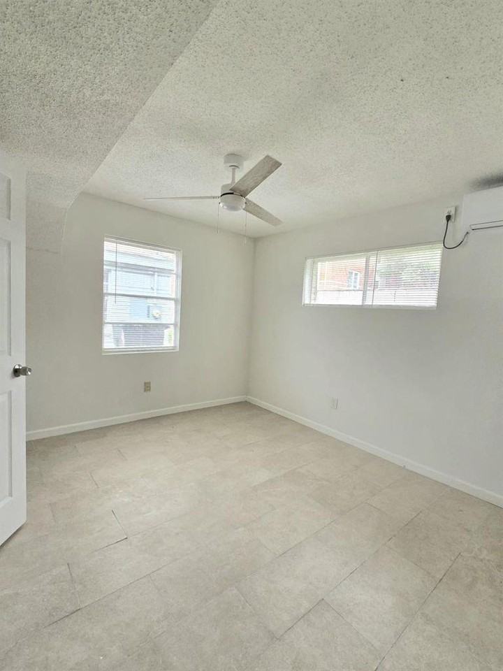 3833 Mount Pleasant St - Photo 7 of 12
