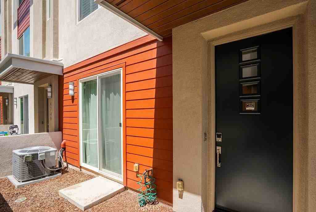 5750 Acacia Ln - Photo 6 of 35