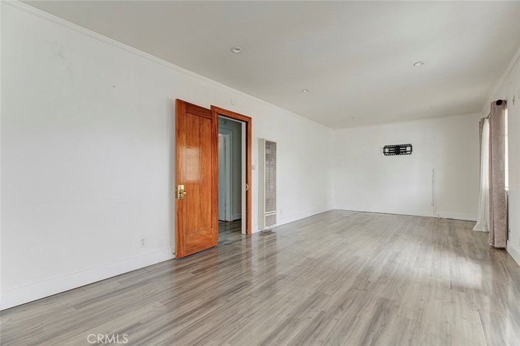 10733 Louise Ave - Photo 4 of 19