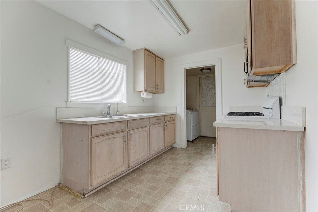 10733 Louise Ave - Photo 6 of 19