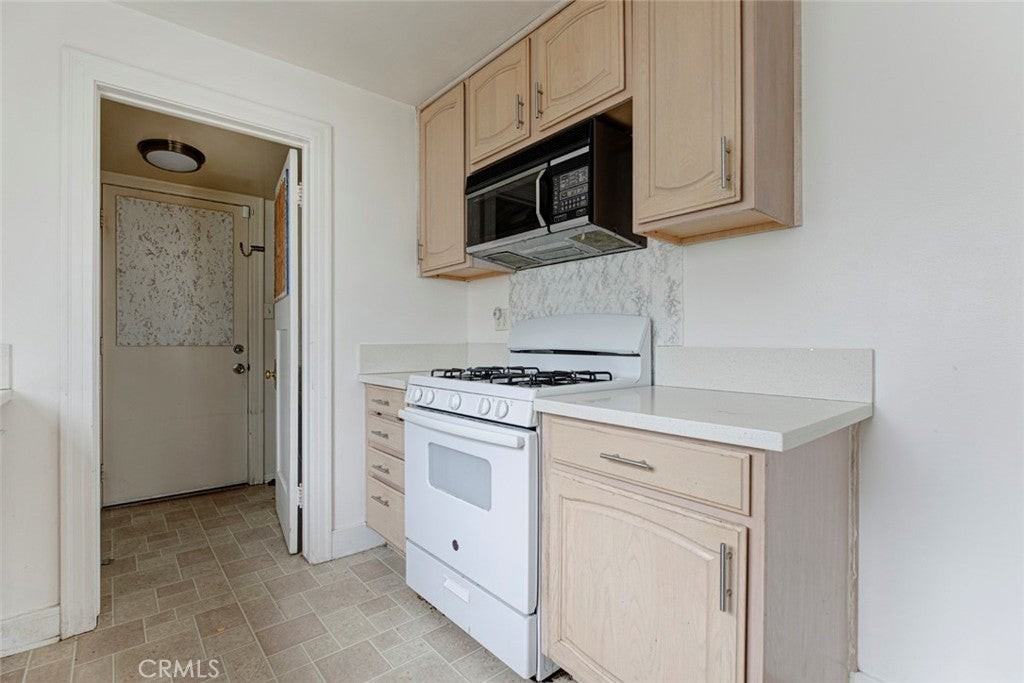 10733 Louise Ave - Photo 7 of 19