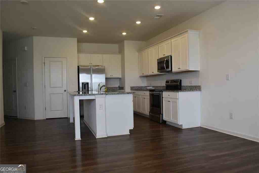 190 Mission Blvd - Photo 7 of 22