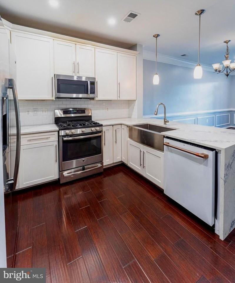 3850 Clara Downey Ave - Photo 7 of 31